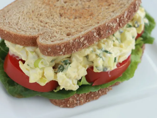Sandwich salade d'œufs  (+ accompagnement du jour)